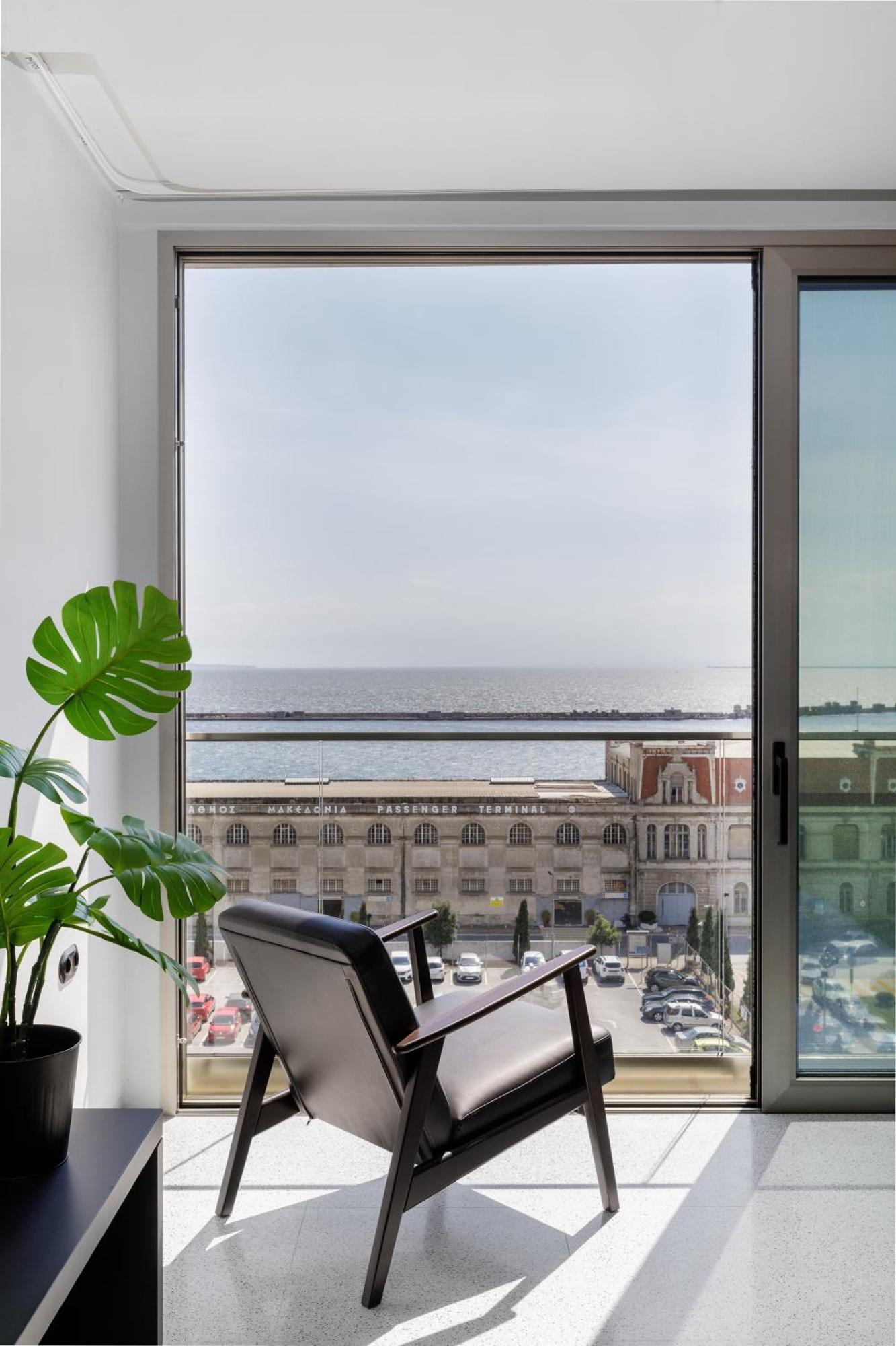 Nero Luxury Suites By Zennova Thessaloniki Exterior photo
