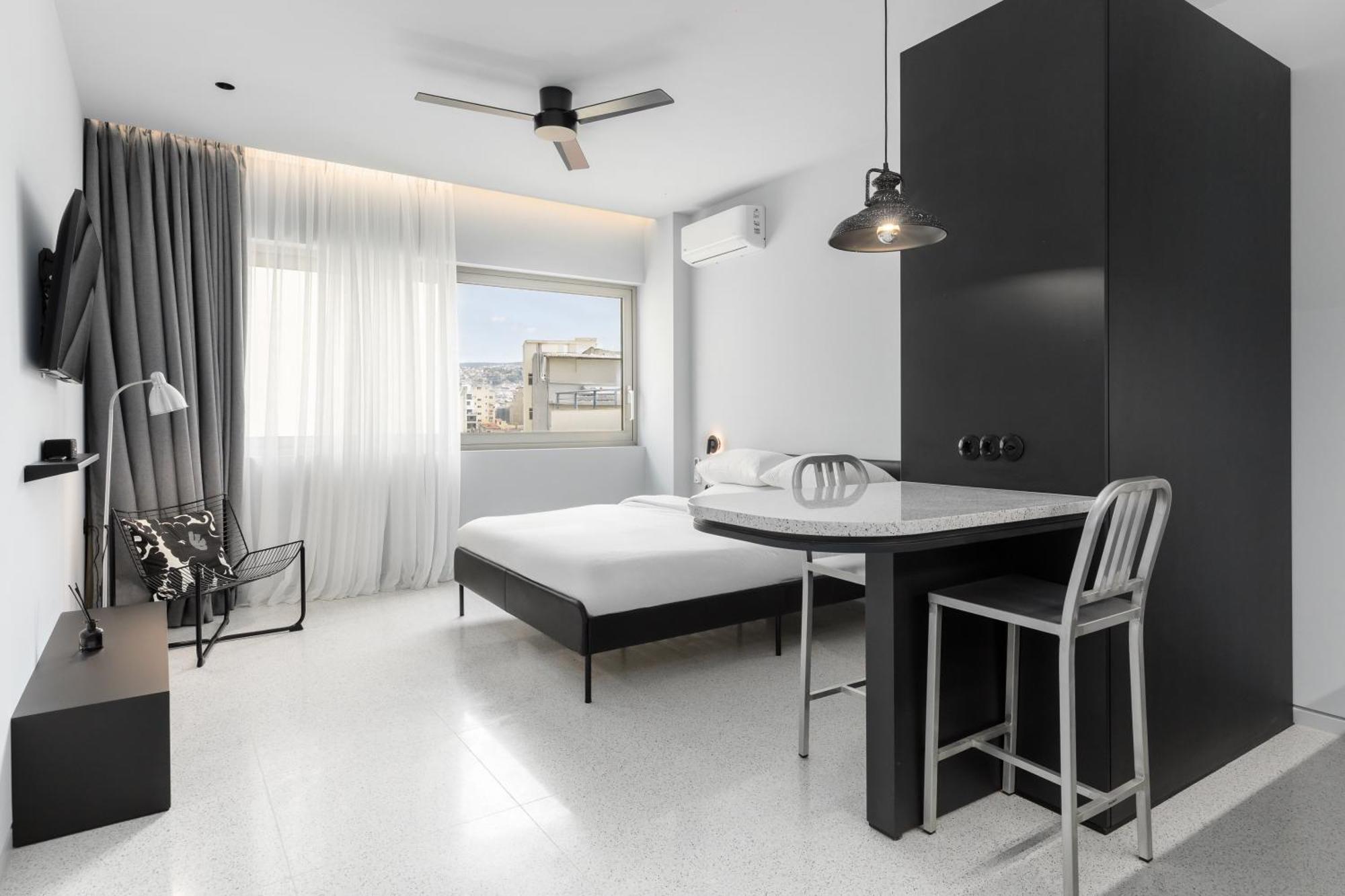 Nero Luxury Suites By Zennova Thessaloniki Exterior photo